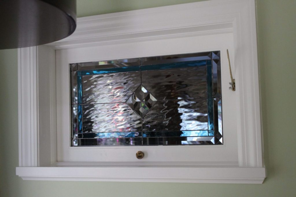 Single Pane Classic & Simple Geometric Window