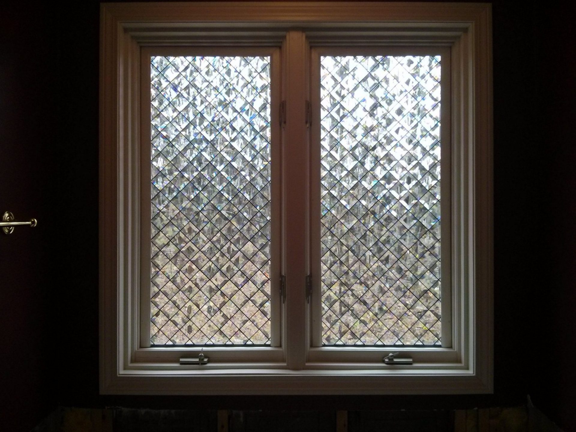 Beveled and clear textured glass tulip leaded window