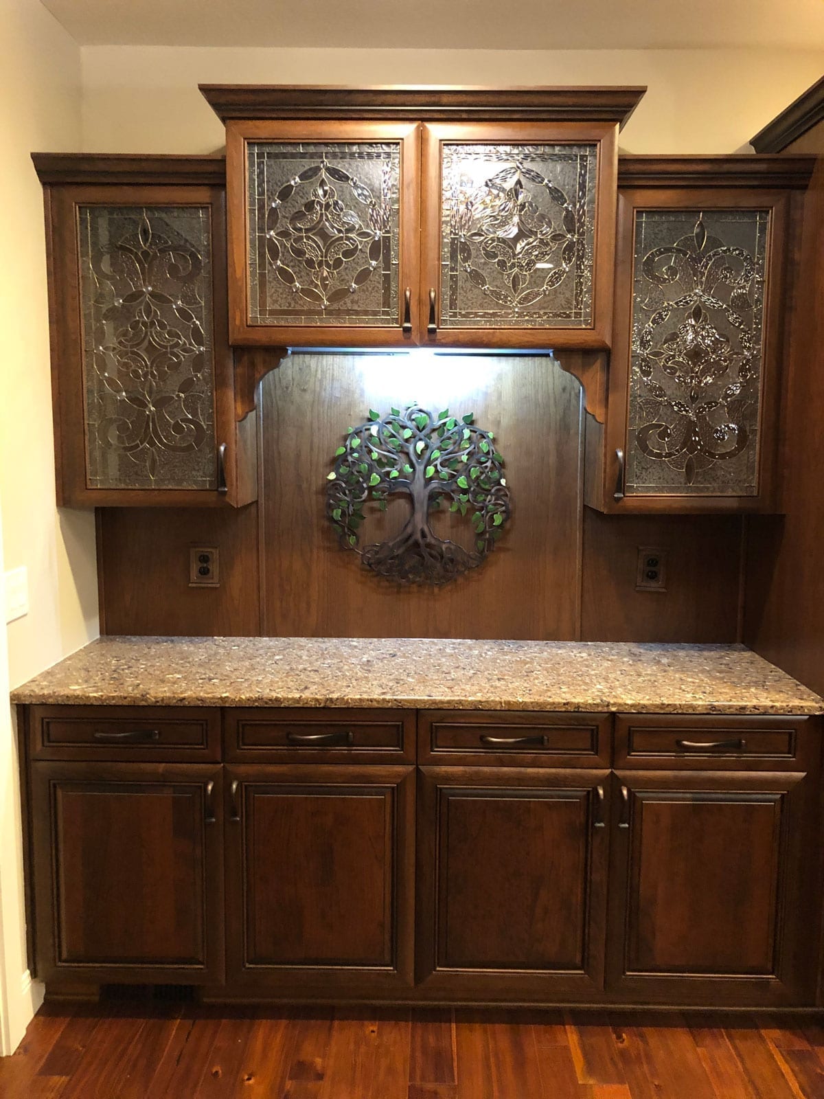 victorville design, made with clear textures for cabinet doors