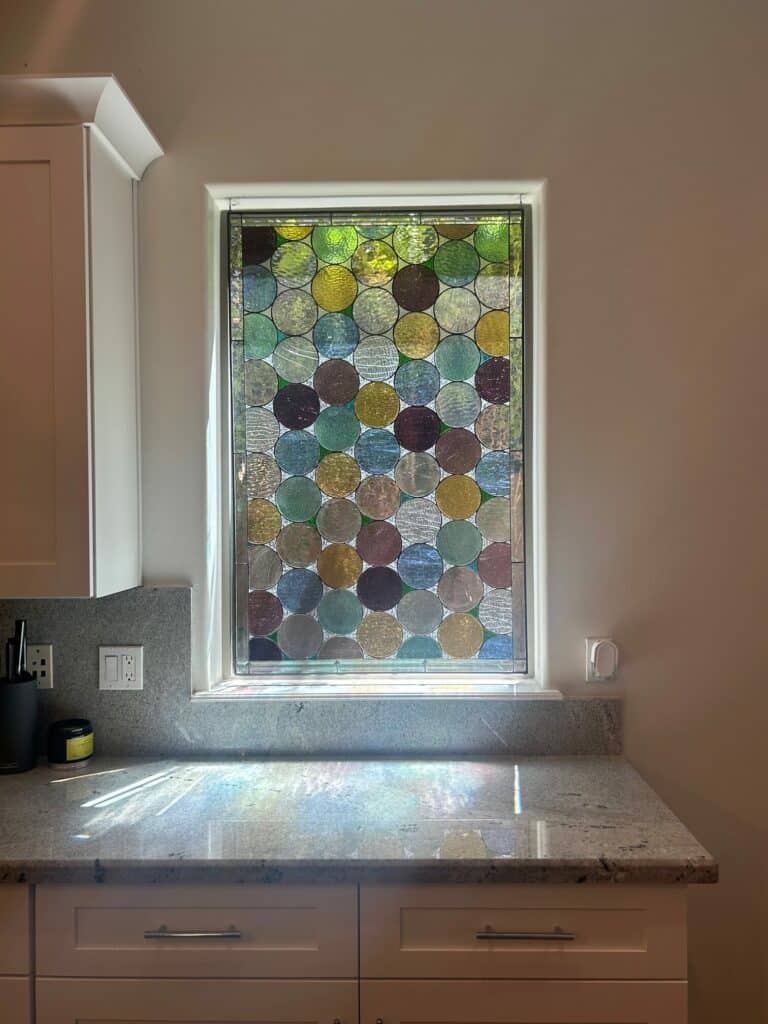 Round circles using pastel colored clear textured glasses.
